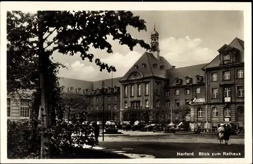 Ak Herford in Nordrhein Westfalen, Blick zum Rathaus