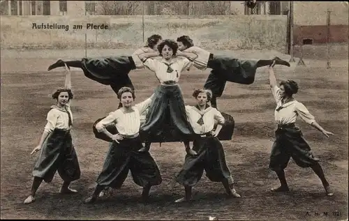 Ak Aufstellung am Pferde, Turnerinnen, Frauenturnen in Bild und Wort