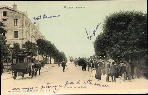 Ak Vittel Vosges, Avenue de la Gare, Hotel Terminus, Kutsche Grand Hotel de l'Etablissment