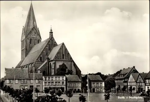 Ak Barth an der Ostsee, Marktplatz, St. Marien Kirche