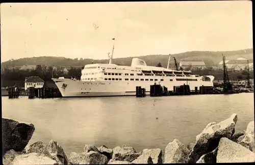 Ak Sassnitz auf der Insel Rügen, Schwedenfähre Trelleborg im Hafen