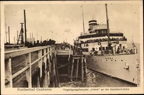 Ak Nordseebad Cuxhaven, Vergnügungsdampfer "Cobra" an der Seebäderbrücke, HAPAG