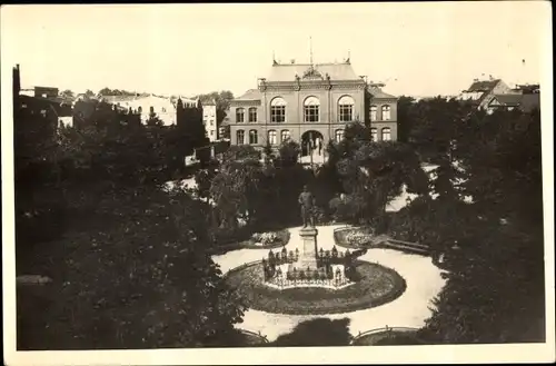 Foto Ak Forst in der Niederlausitz, Bismarckplatz, Brunnen