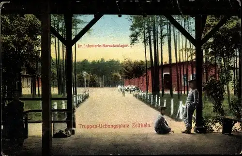 Ak Zeithain in Sachsen, Truppenübungsplatz, Infanterie Barackenlager, Herumlungernde Soldaten