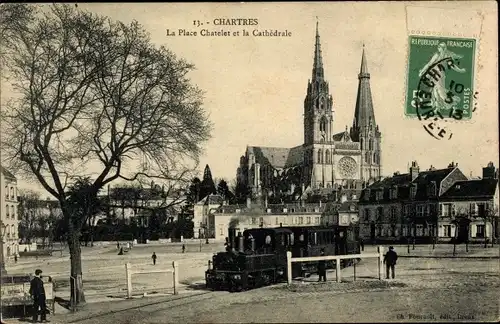 Ak Chartres Eure et Loir, La Place Chatelet et la Cathedrale, Eisenbahn