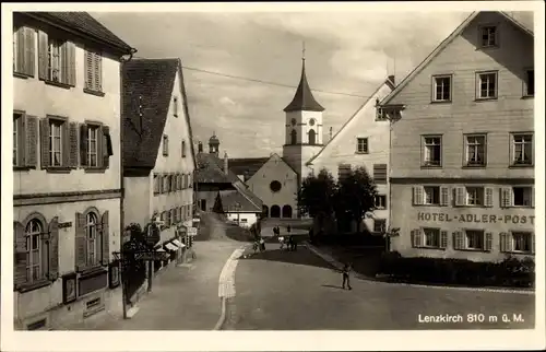 Ak Lenzkirch im Schwarzwald, Hotel Adler Post, Kirche, Straßenpartie