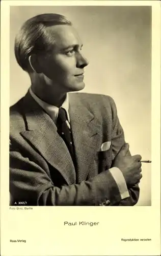 Ak Schauspieler Paul Klinger, Portrait im Anzug mit Zigarette, Ross Verlag A 3065/1
