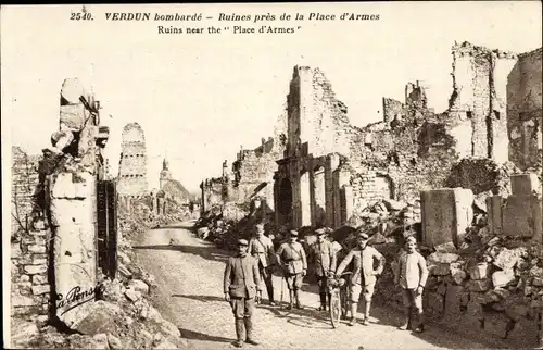 Ak Verdun Lothringen Meuse, Kriegszerstörungen, ruines pres de la Place d'Armes, I WK