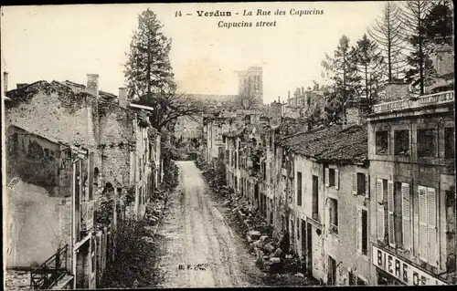 Ak Verdun Lothringen Meuse, La Rue des Capucins, Kriegszerstörungen, I WK