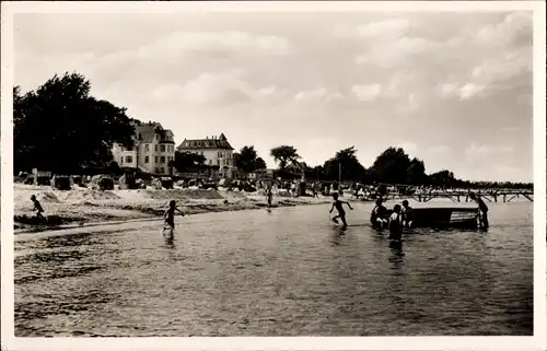 Ak Ostseebad Scharbeutz in Ostholstein, Partie am Strand, Blick über die See