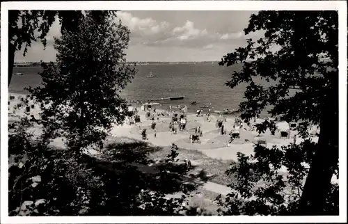 Ak Ostseebad Scharbeutz in Ostholstein, Partie am Strand, Blick auf die See