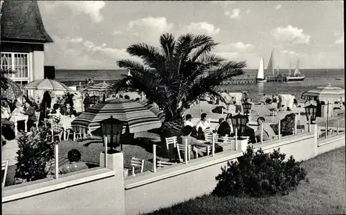 Ak Ostseebad Grömitz in Holstein, Strandhalle, Palmenterrasse, Segelboote