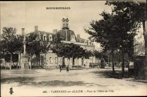 Ak Varennes sur Allier, Place de l'Hotel de Ville