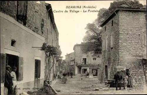 Ak Berrias Ardèche, Centre du Village, la Fontaine