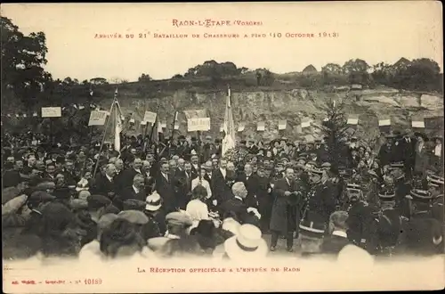 Ak Raon l'Étape Lothringen Vosges, Arrivee du 21e Batl. de Chasseurs a Pied 1913