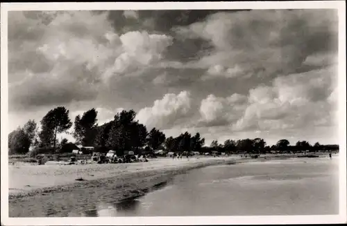 Ak Ostseebad Scharbeutz in Ostholstein, Partie am Strand, Panorama