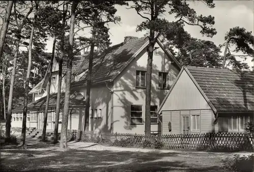 Ak Kloster Insel Hiddensee in der Ostsee, Betriebsferienheim zum Klausner