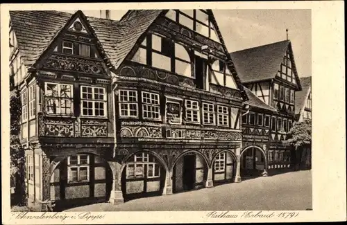 Ak Schwalenberg in Lippe, Rathaus, Fachwerkhaus, Arkaden, Straßenseite