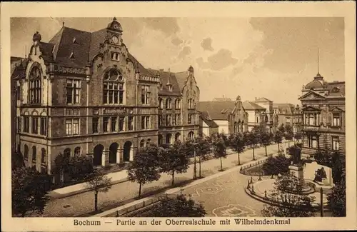 Ak Bochum im Ruhrgebiet, Partie an der Oberrealschule mit Wilhelmdenkmal