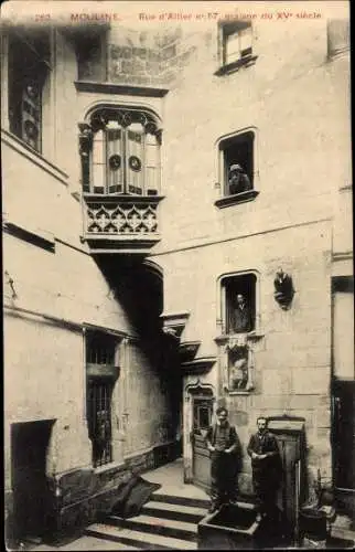 Ak Moulins Allier, Rue d'Allier, Maison du XV siecle
