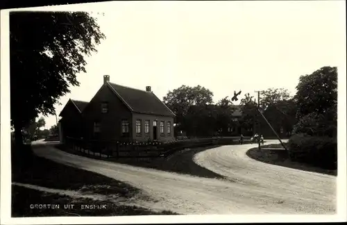 Foto Ak Enspijk Gelderland, Straßenpartie im Ort