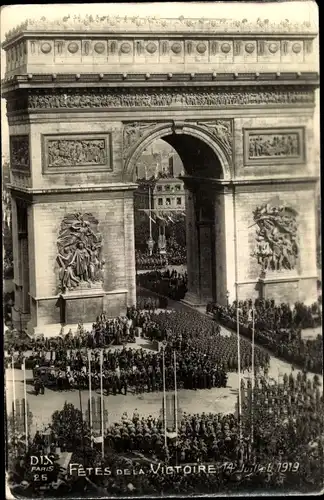 Foto Ak Paris, Ansicht des Arc de Triomphe, Militäraufmarsch, Siegesparade 14 Juli 1919