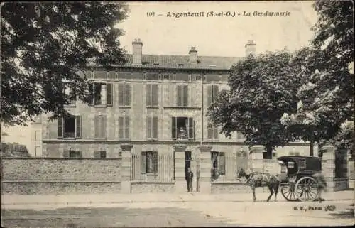 Ak Argenteuil Val d'Oise, La Gendarmerie, Kutsche