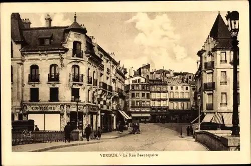 Ak Verdun Meuse, La Rue Beaurepaire, Confiserie, Habillements