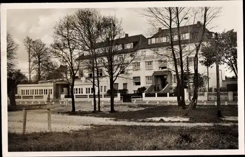 Ak Ostseebad Scharbeutz in Ostholstein, Gebäude im Ort, Gesamtansicht