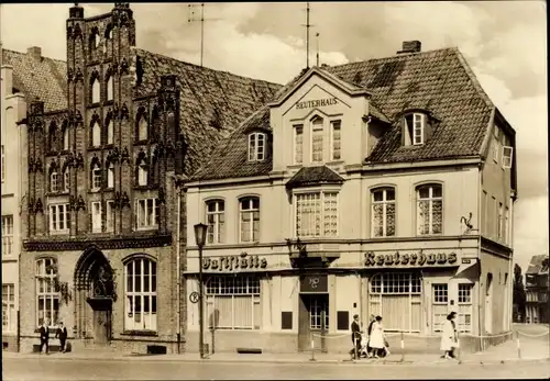 Ak Wismar in Mecklenburg Vorpommern, Alter Schwede und Reuterhaus