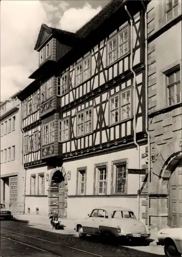 Ak Erfurt in Thüringen, Haus Zum Mohrenkopf in der Leninstraße, Fahrzeuge, Fachwerkhaus