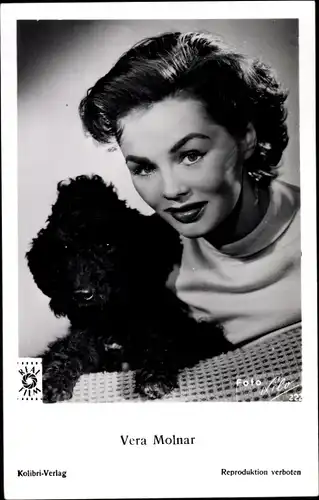 Ak Schauspielerin Vera Molnar, Portrait mit Pudel, Real Film