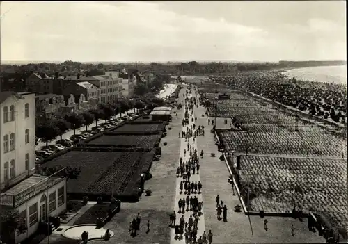 Ak Ostseebad Warnemünde Rostock, Blick vom Leuchtturm, Promenade