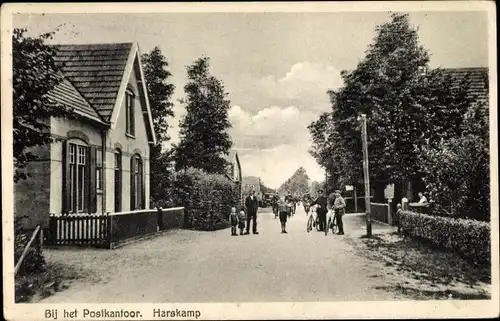 Ak Harskamp Gelderland, Bij het Postkantoor