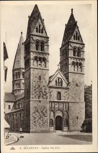 Ak Sélestat Schlettstadt Elsass Bas Rhin, Eglise Ste. Foi, Straßenpartie, Fassade, Tor