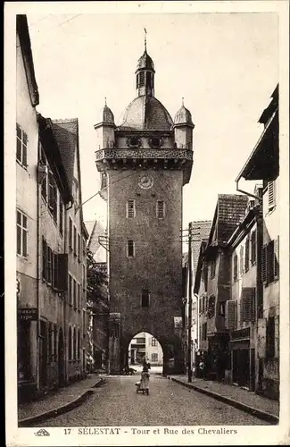 Ak Sélestat Schlettstadt Elsass Bas Rhin, Tour et Rue des Chevaliers, Tor