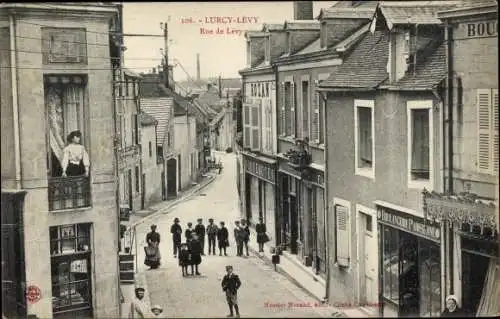Ak Lurcy Lévis Lévy Allier, Rue de Lévy, Kinder auf der Strasse