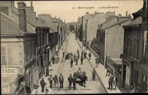 Ak Montluçon Allier, la Rue Barathon, Strassenpartie mit Fuhrwerk und Fahrrad