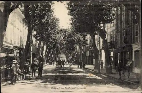 Ak Digne les Bains Alpes de Haute Provence, Boulevard Gassendi, Strassenpartie