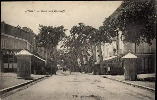 Ak Digne les Bains Alpes de Haute Provence, Boulevard Gassendi, Cafe, Glacier