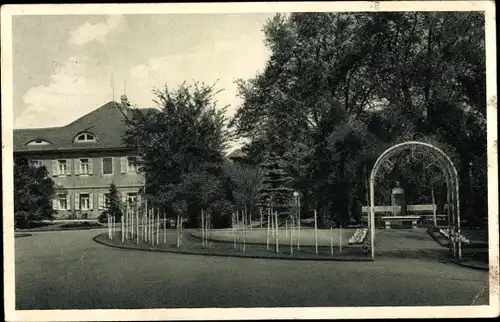 Ak Coswig in Sachsen, Gartenpartie an der Heilstätte Lindenhof