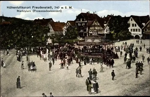 Ak Freudenstadt im Nordschwarzwald, Marktplatz, Promenadenkonzert