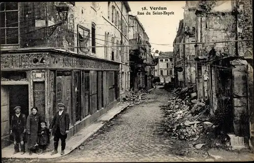 Ak Verdun Lothringen Meuse, Rue du Saint Esprit, Kriegszerstörungen, I WK