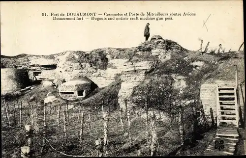 Ak Douaumont Lothringen Meuse, Casemates et Poste de Mitrailleurs contre Avions