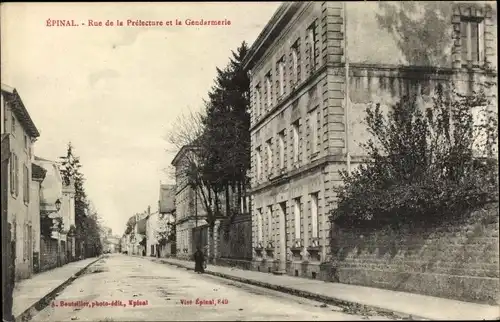 Ak Épinal Lothringen Vosges, Rue de la Prefecture et la Gendarmerie