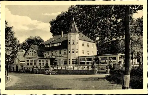 Ak Bad Iburg in Niedersachsen, Waldhotel Felsenkeller von der Straße gesehen, VW Käfer