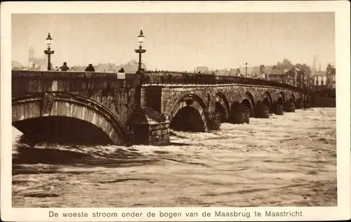 Ak Maastricht Limburg Niederlande, De woeste stroom onder de bogen van de Maasbrug