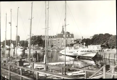 Ak Stralsund in Vorpommern, Im Hafen