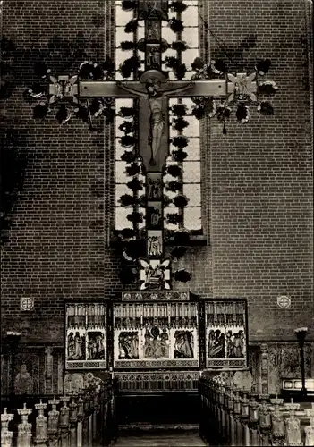 Ak Bad Doberan in Mecklenburg, Münster, Altar mit Triumphkreuz