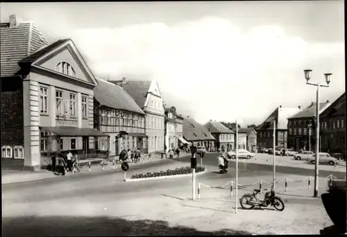 Ak Schönberg in Mecklenburg, Platz der Freiheit, Straßenpartie